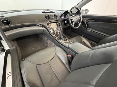 Lot 2004 Mercedes-Benz SL500