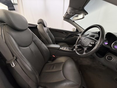 Lot 2004 Mercedes-Benz SL500