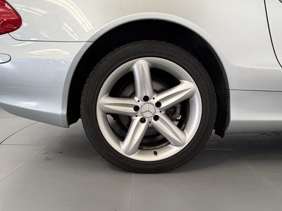 Lot 2004 Mercedes-Benz SL500