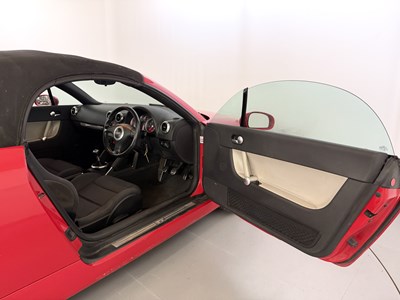 Lot 2004 Audi TT