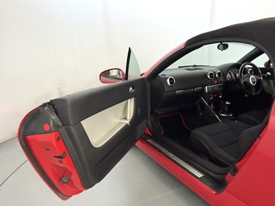 Lot 2004 Audi TT