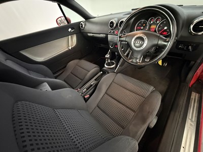 Lot 2004 Audi TT