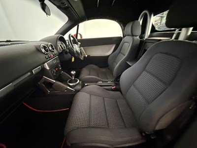 Lot 2004 Audi TT
