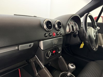 Lot 2004 Audi TT