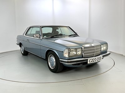 Lot 146 - 1986 Mercedes-Benz 230CE