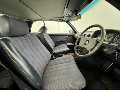 Lot 146 - 1986 Mercedes-Benz 230CE