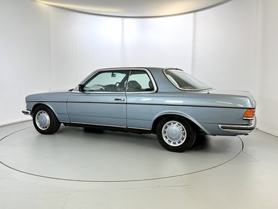 Lot 146 - 1986 Mercedes-Benz 230CE