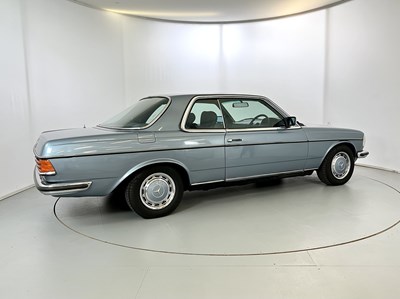Lot 146 - 1986 Mercedes-Benz 230CE