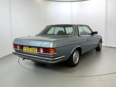 Lot 146 - 1986 Mercedes-Benz 230CE