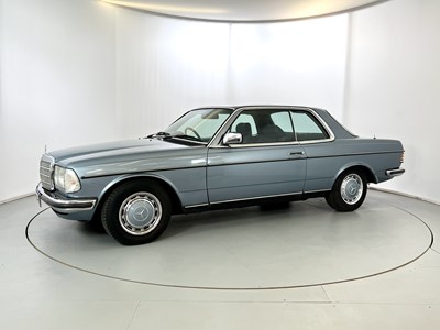 Lot 146 - 1986 Mercedes-Benz 230CE