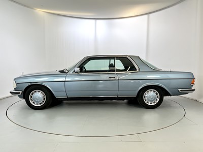 Lot 146 - 1986 Mercedes-Benz 230CE