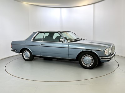Lot 146 - 1986 Mercedes-Benz 230CE