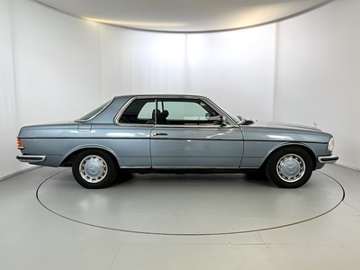 Lot 146 - 1986 Mercedes-Benz 230CE