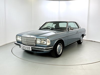 Lot 146 - 1986 Mercedes-Benz 230CE