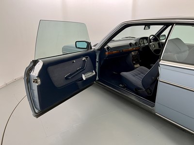Lot 146 - 1986 Mercedes-Benz 230CE