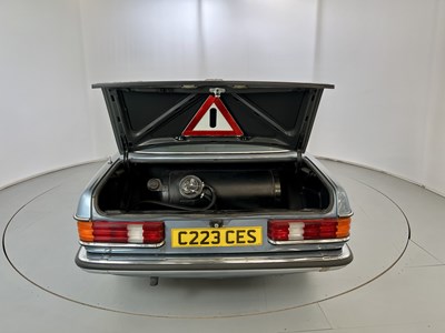 Lot 146 - 1986 Mercedes-Benz 230CE
