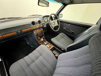 Lot 146 - 1986 Mercedes-Benz 230CE
