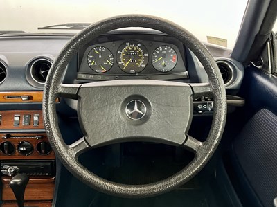 Lot 146 - 1986 Mercedes-Benz 230CE