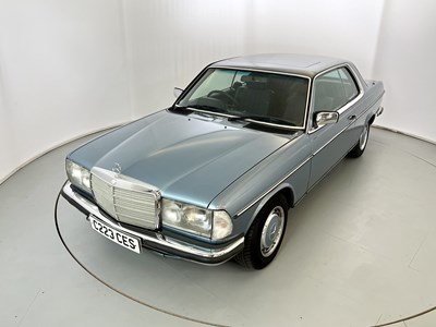 Lot 146 - 1986 Mercedes-Benz 230CE