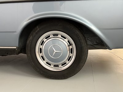 Lot 146 - 1986 Mercedes-Benz 230CE