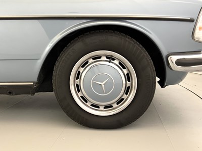 Lot 146 - 1986 Mercedes-Benz 230CE