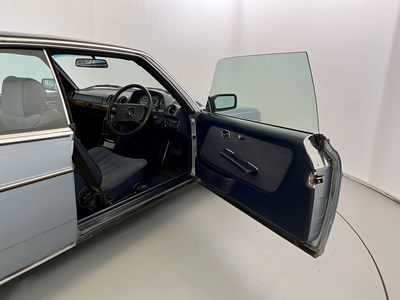 Lot 146 - 1986 Mercedes-Benz 230CE