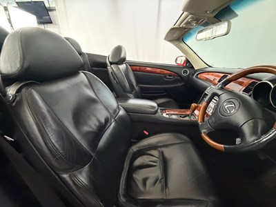 Lot 2004 Lexus SC430