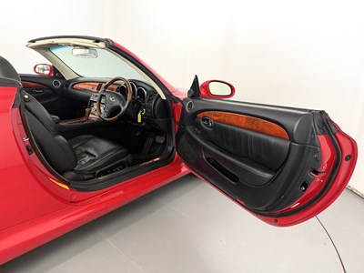 Lot 2004 Lexus SC430