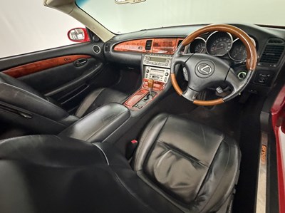 Lot 2004 Lexus SC430