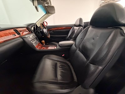 Lot 2004 Lexus SC430