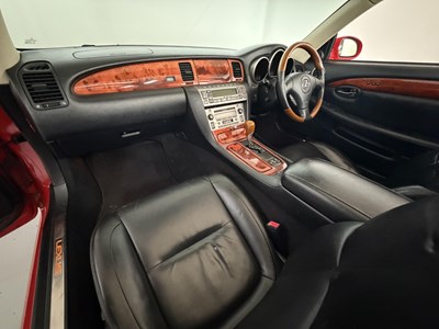 Lot 2004 Lexus SC430