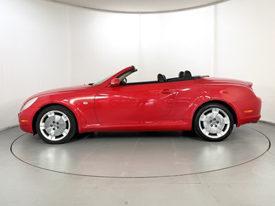 Lot 2004 Lexus SC430