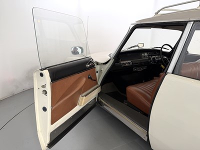 Lot 1969 Citroen ID21 DS Safari
