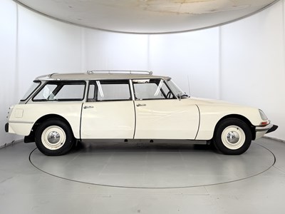 Lot 1969 Citroen ID21 DS Safari
