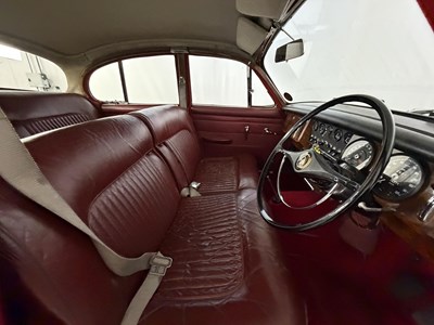 Lot 1968 Daimler 250