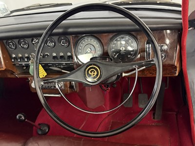 Lot 1968 Daimler 250