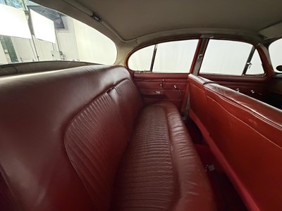Lot 1968 Daimler 250