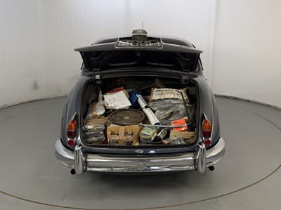 Lot 1968 Daimler 250