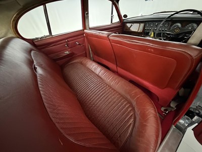 Lot 1968 Daimler 250