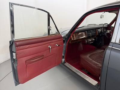 Lot 1968 Daimler 250