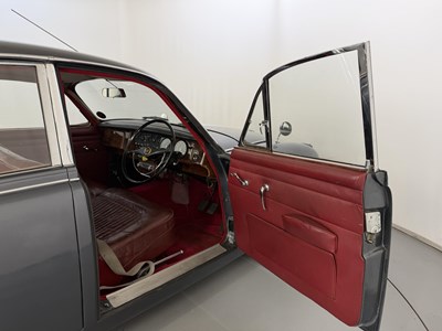 Lot 1968 Daimler 250