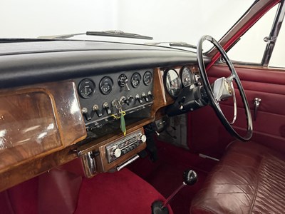 Lot 1968 Daimler 250
