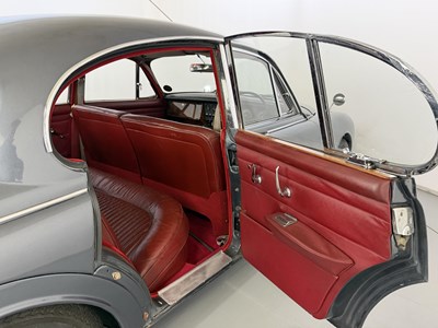 Lot 1968 Daimler 250