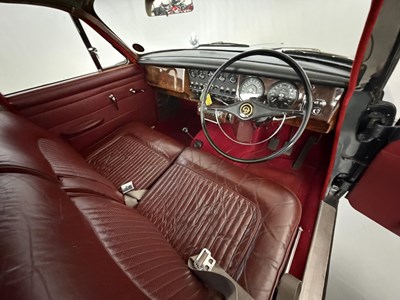Lot 1968 Daimler 250