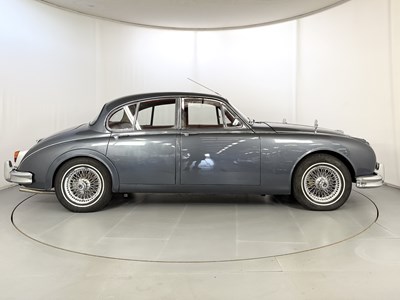 Lot 1968 Daimler 250