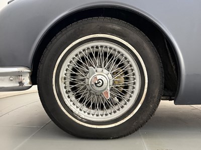 Lot 1968 Daimler 250