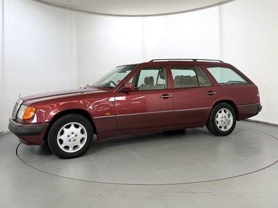Lot 1990 Mercedes-Benz 230 TE - NO RESERVE