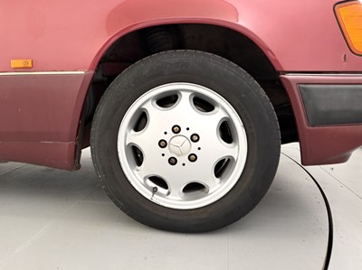 Lot 1990 Mercedes-Benz 230 TE - NO RESERVE
