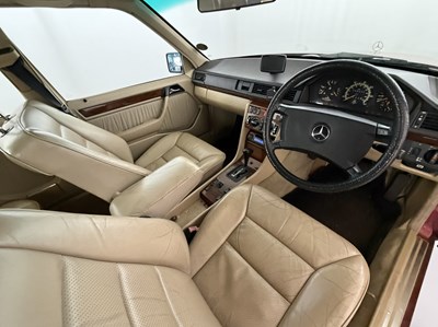 Lot 1990 Mercedes-Benz 230 TE - NO RESERVE