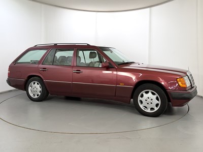Lot 1990 Mercedes-Benz 230 TE - NO RESERVE